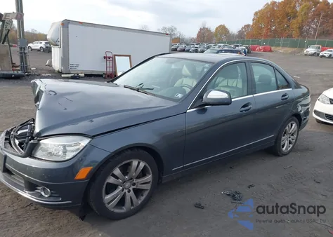 2009 Mercedes-Benz C 300 Luxury 4Matic z USA, uszkodzony, nr VIN WDDGF81X69R068728